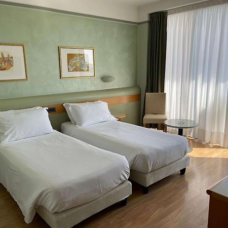 Best Western Hotel Leonardo Da Vinci Erba Exteriér fotografie