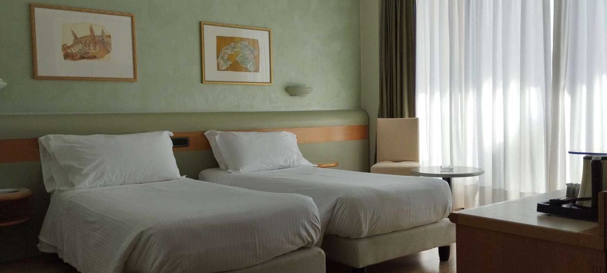 Best Western Hotel Leonardo Da Vinci Erba Exteriér fotografie