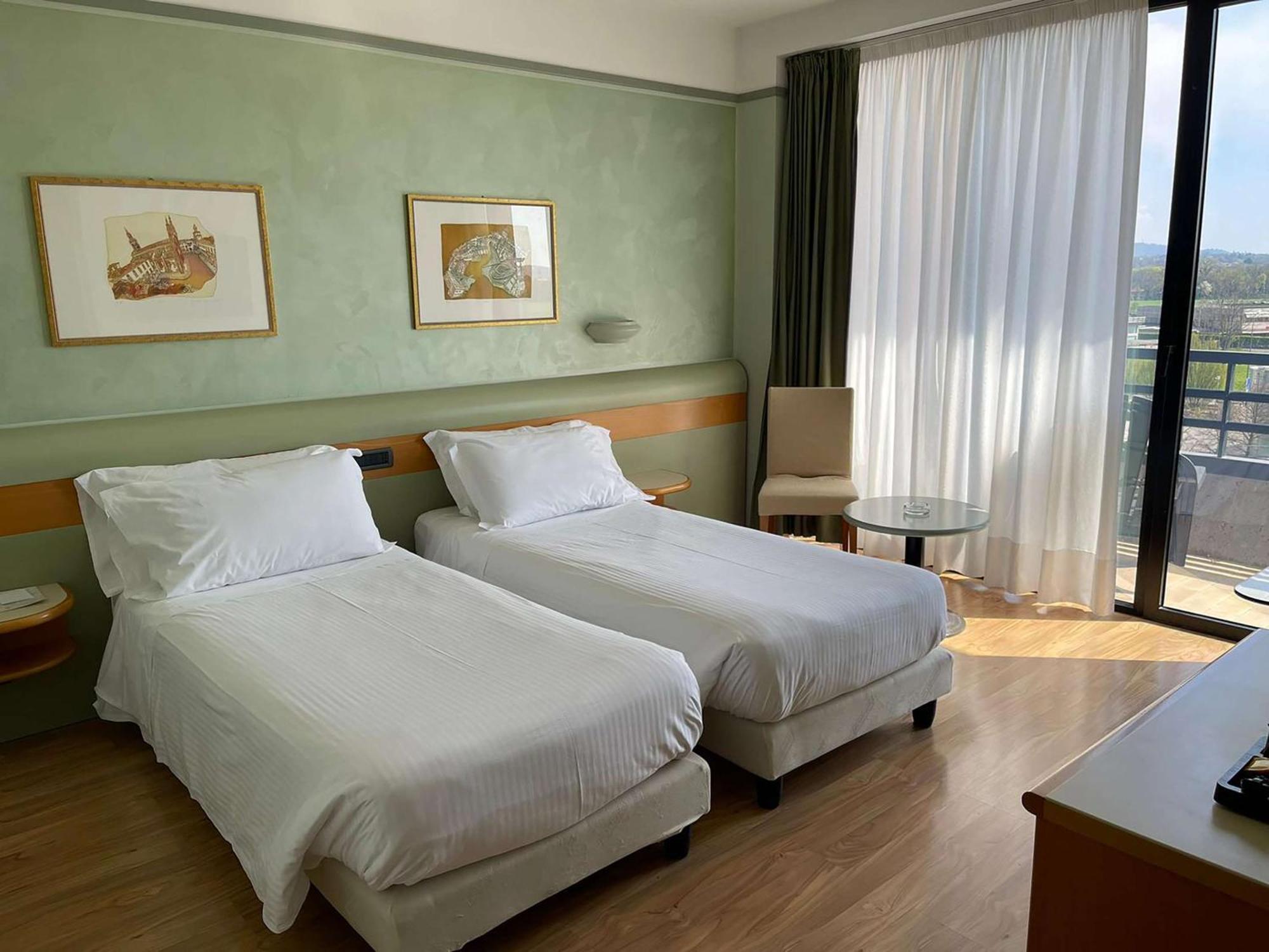 Best Western Hotel Leonardo Da Vinci Erba Exteriér fotografie